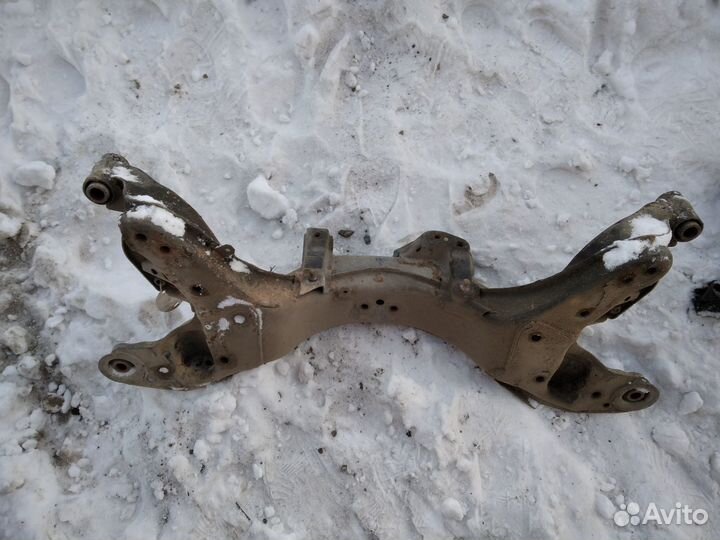 Балка подмоторная Nissan Maxima A32