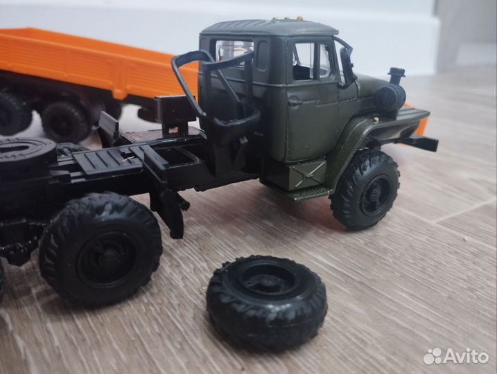 Урал модель 1:43 седельный тягач