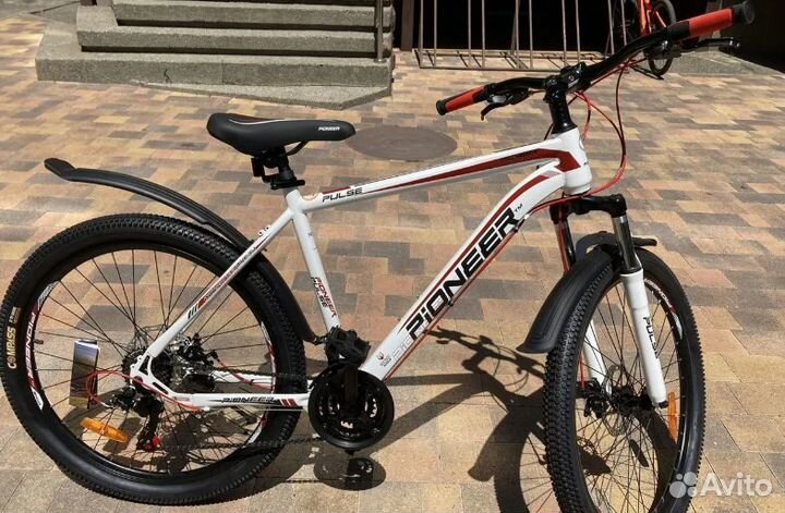 Совсем новый скоростной белый велосипед Pioneer26