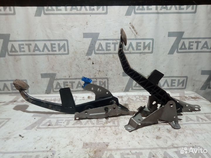 Педаль сцепления, тормоза Ford Focus 3