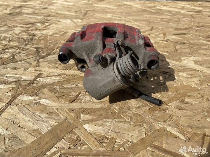 Тормозной суппорт задний левый Ford Focus 3