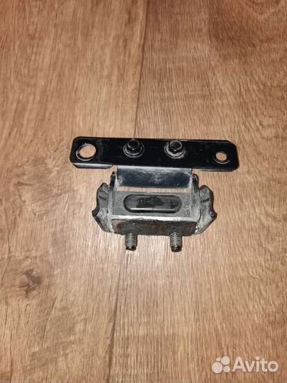 Петля двери багажника Infiniti FX35/45 2002-2008