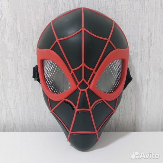 Маска человека паука