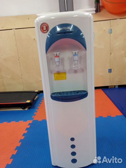 Кулер для воды напольный