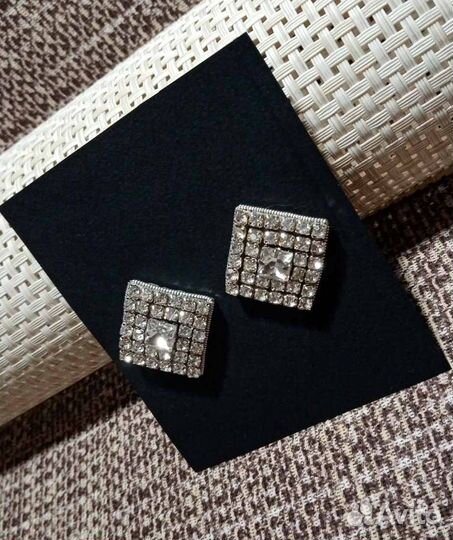 Стразовые серьги-пусеты «Созвездие»