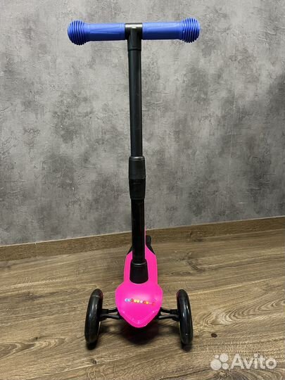 Самокат малиновый 1-5 лет