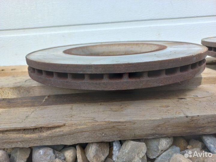 Диск тормозной передний Audi A6 C6 2.8 2010