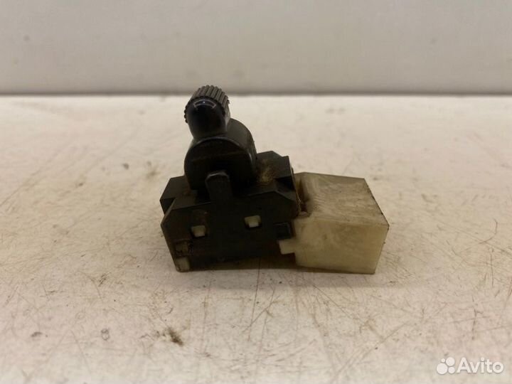 Кнопка стеклоподъемника задняя правая Subaru