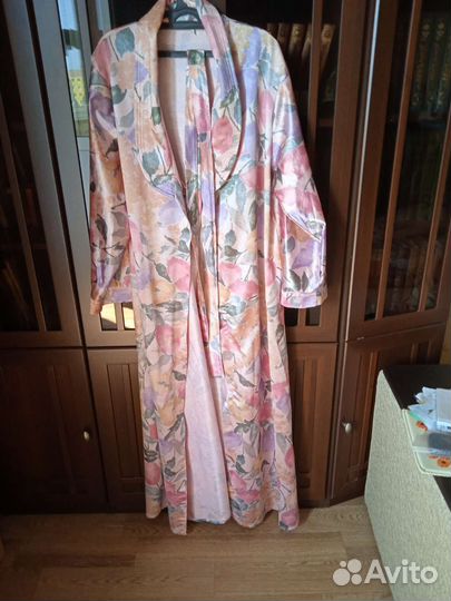 Халат. Атлас