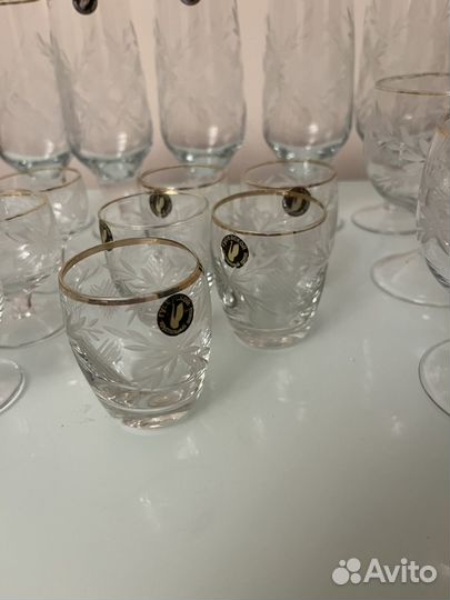 Набор бокалов и рюмок