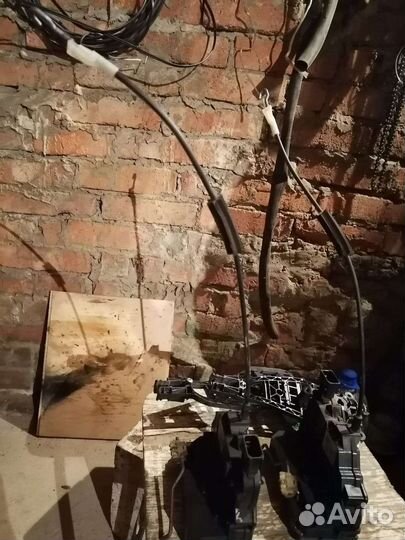 Задние дверные замки на Opel Corsa D