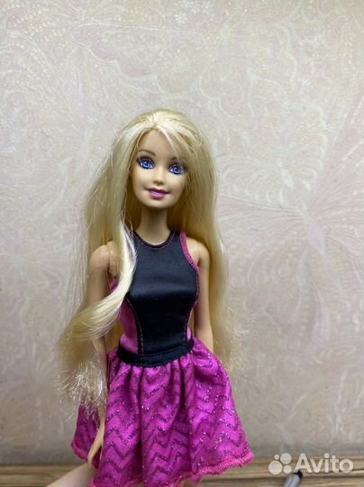 Кукла Барби с кудрями