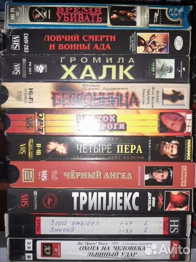 Видеокассеты с фильмами : ужасы, мистика, боевики