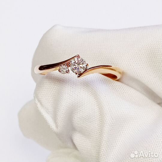 Золотое кольцо с камнем 16р