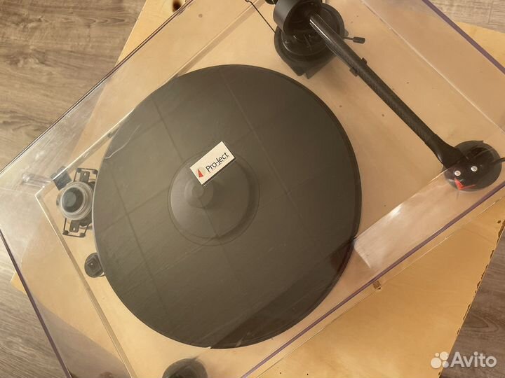 Виниловый проигрыватель Pro-Ject 2 acrylic