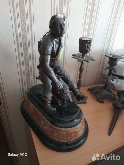 Бронзовая статуэтка