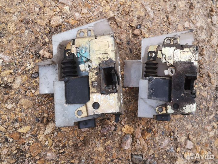 Замок передний правый Megan / Scenic 1