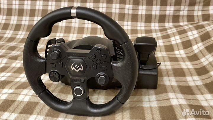 Игровой руль с педалями и ручником
