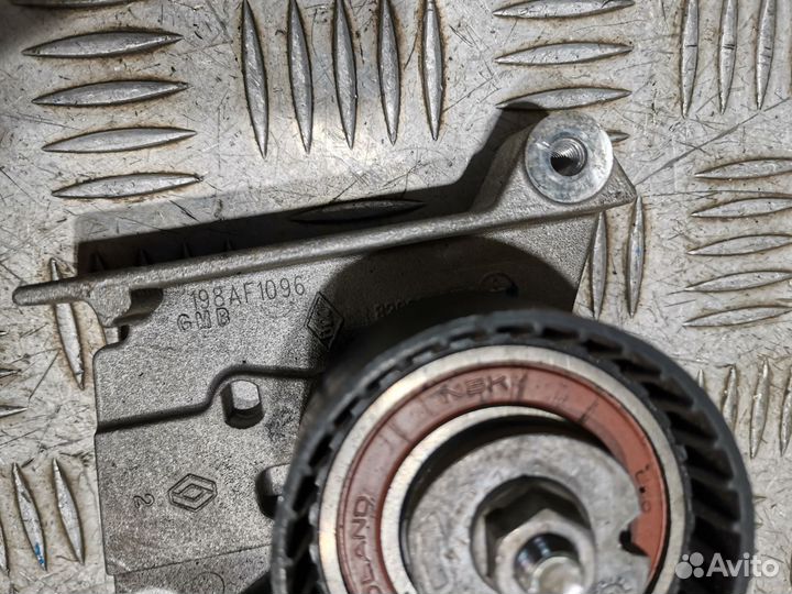 Ролик натяжной / ремня грм Renault Megane 3