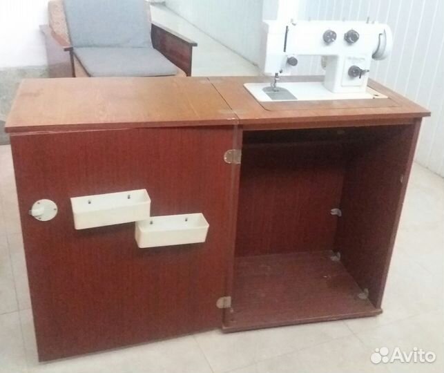 Швейная машинка чайка 143