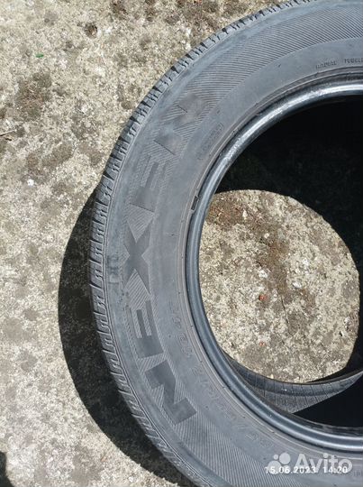 Nexen Roadian 571 235/65 R17 104T