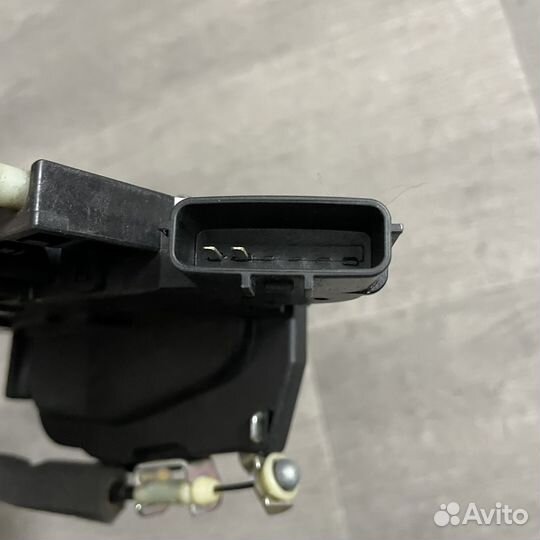 Замок двери RR RH Nissan Tiida C11 82500EU50A