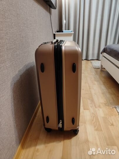 Чемодан на колесах размер 24