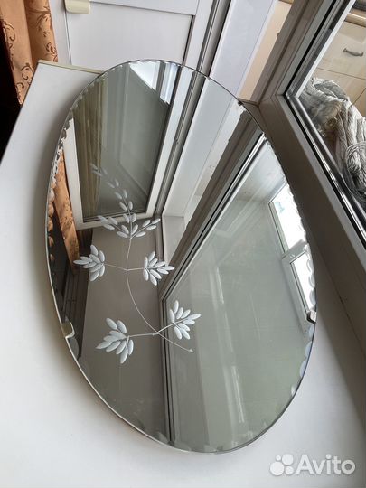 Зеркало настенное овальное