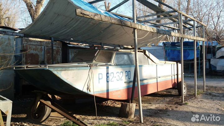 Катер моторный