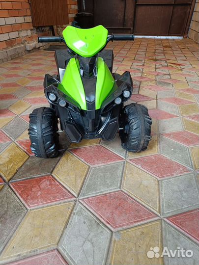 Детский квадроцикл на аккумуляторе