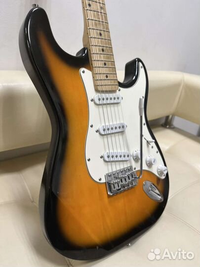 Электрогитара и чехол Musonic ST