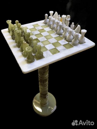 Шахматный стол из оникса