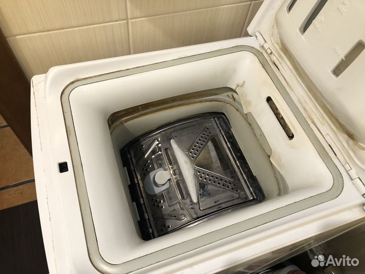 Двигатель и насос от Whirlpool AWE 6514/1