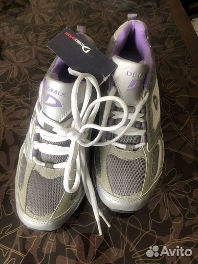 Кроссовки женские