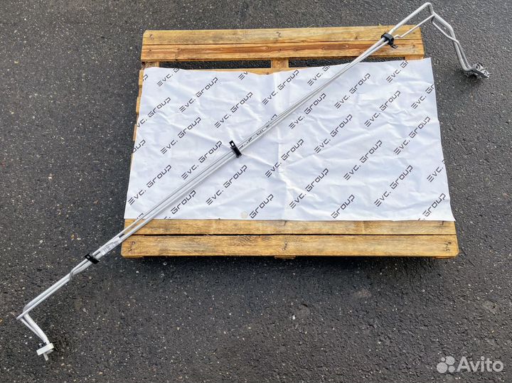 Трубка кондиционера в порог Tesla Model X