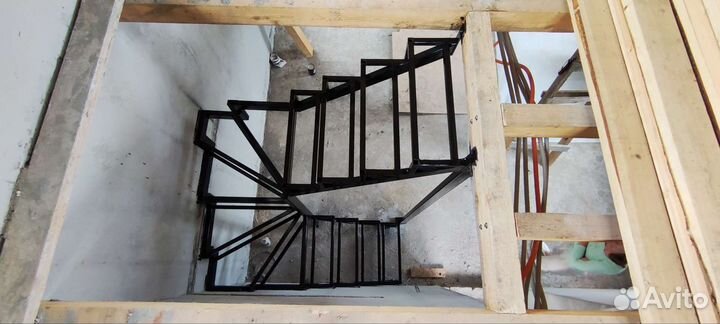 Лестница на 2 этаж в дом