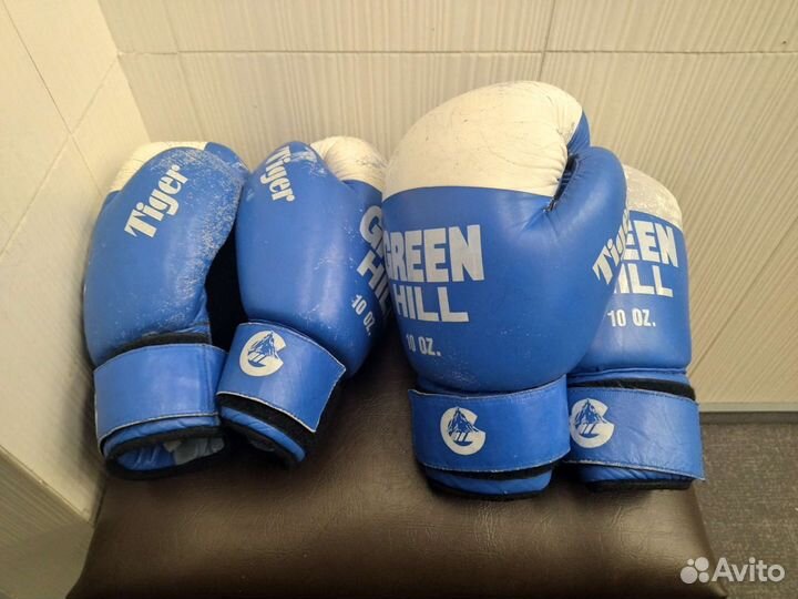 Боксерские перчатки 10 oz