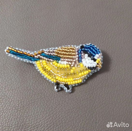 Брошь из бисера ручной работы