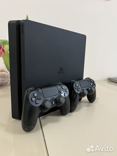 Sony PlayStation 4 PRO 1TB с играми 2 геймпада