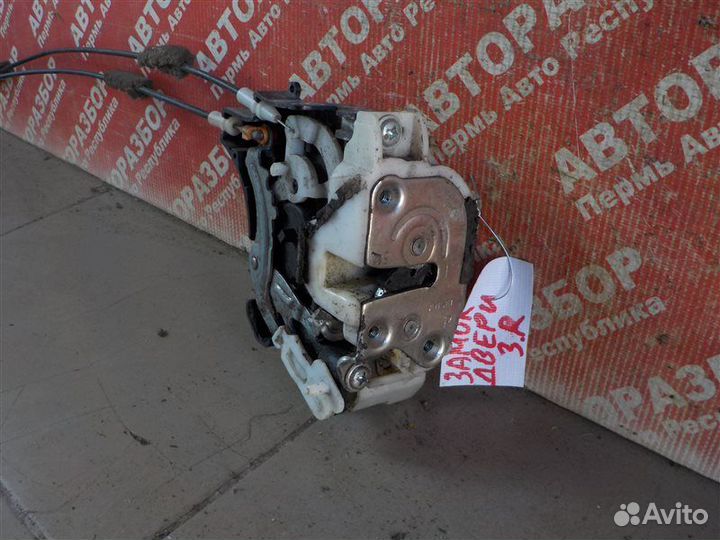 Замок двери задний правый Mitsubishi L200 KB