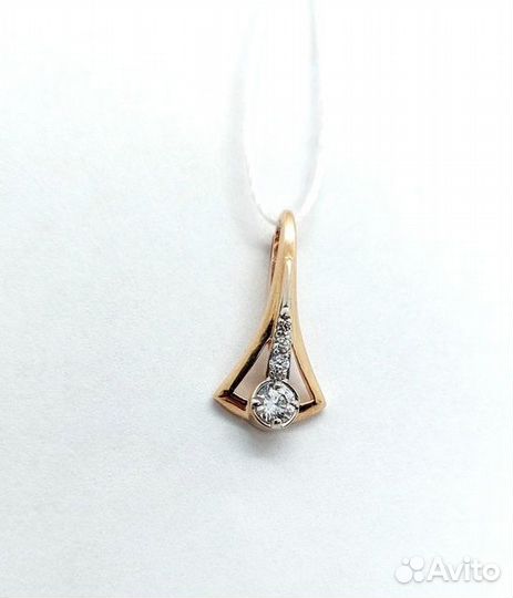 Золотая подвеска с камнем