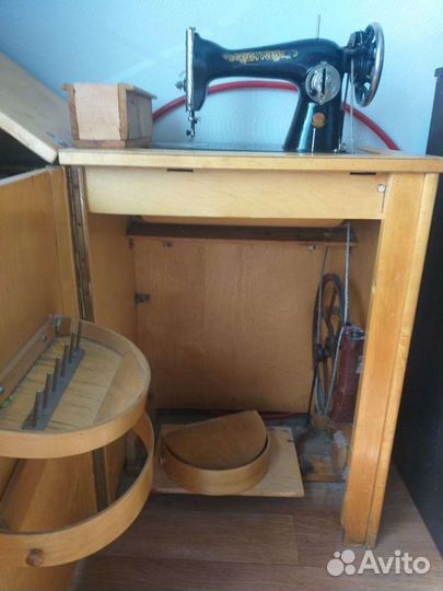 Швейная машина ножная