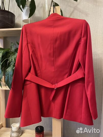 Костюм женский красный