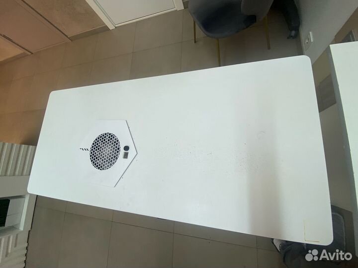 Маникюрный стол бу