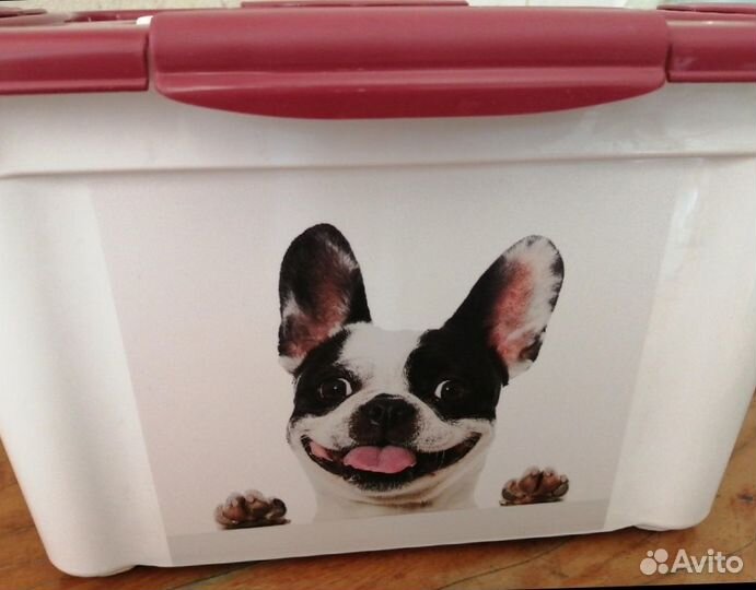 Контейнер для корма животных