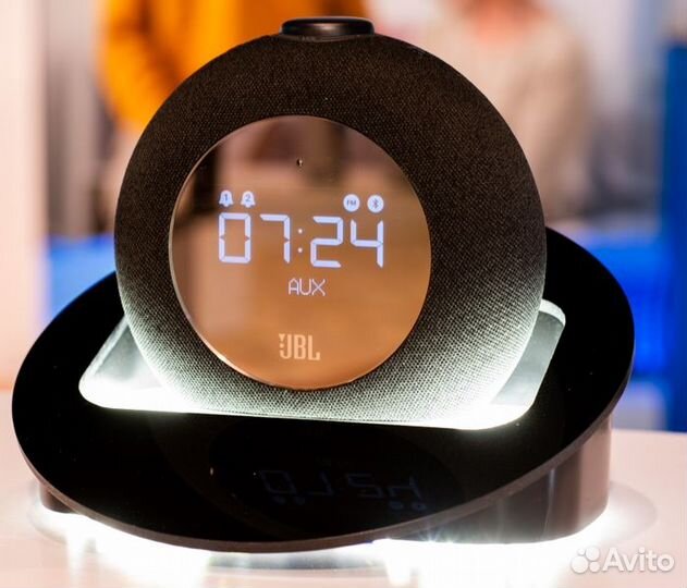 Крутая и многофункциональная колонка JBL horizon