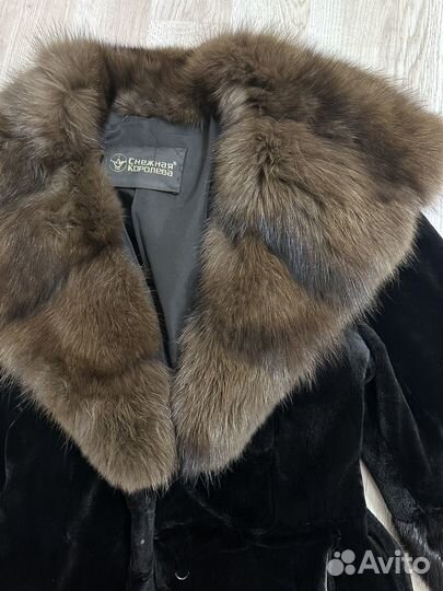 Шуба норковая с капюшоном из соболя