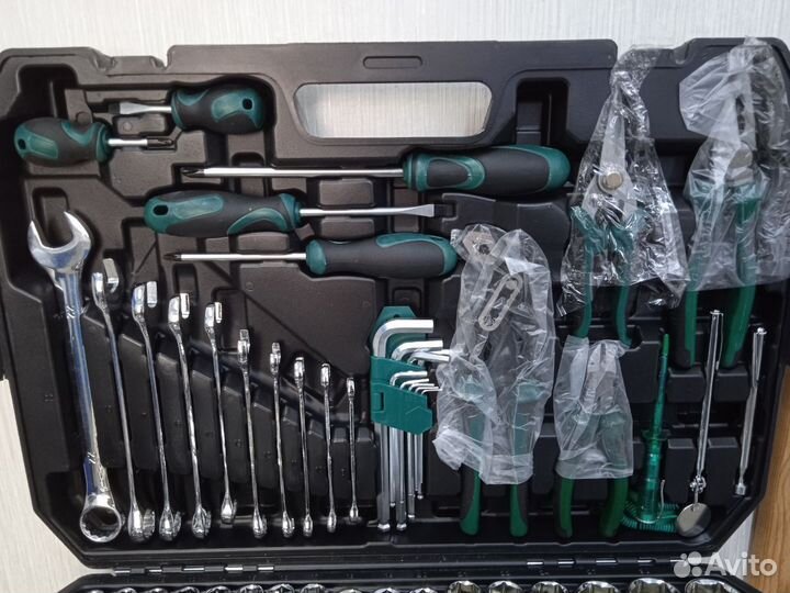 Инструмент в кейсе 142 предмета