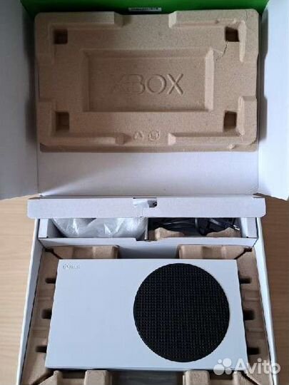 Игровая приставка xbox series s (Ростест)