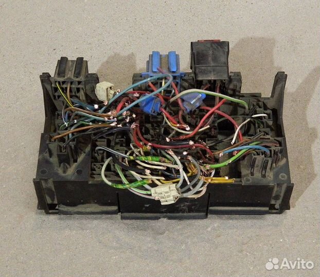 Блок предохранителей Kadett E 1.8